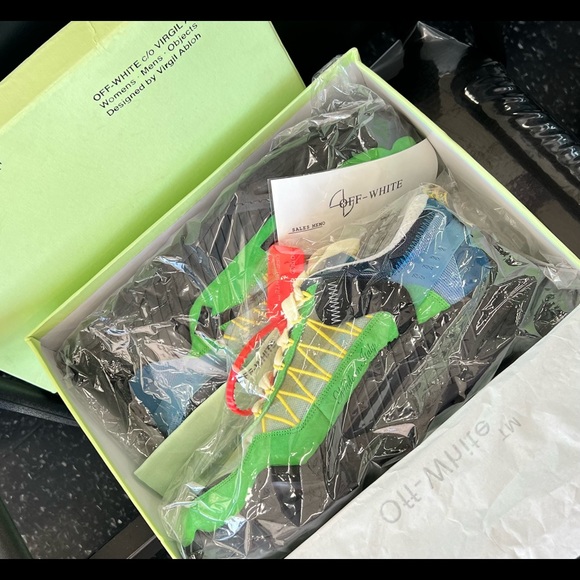 Off-white sneakers - Picture 3 of 4